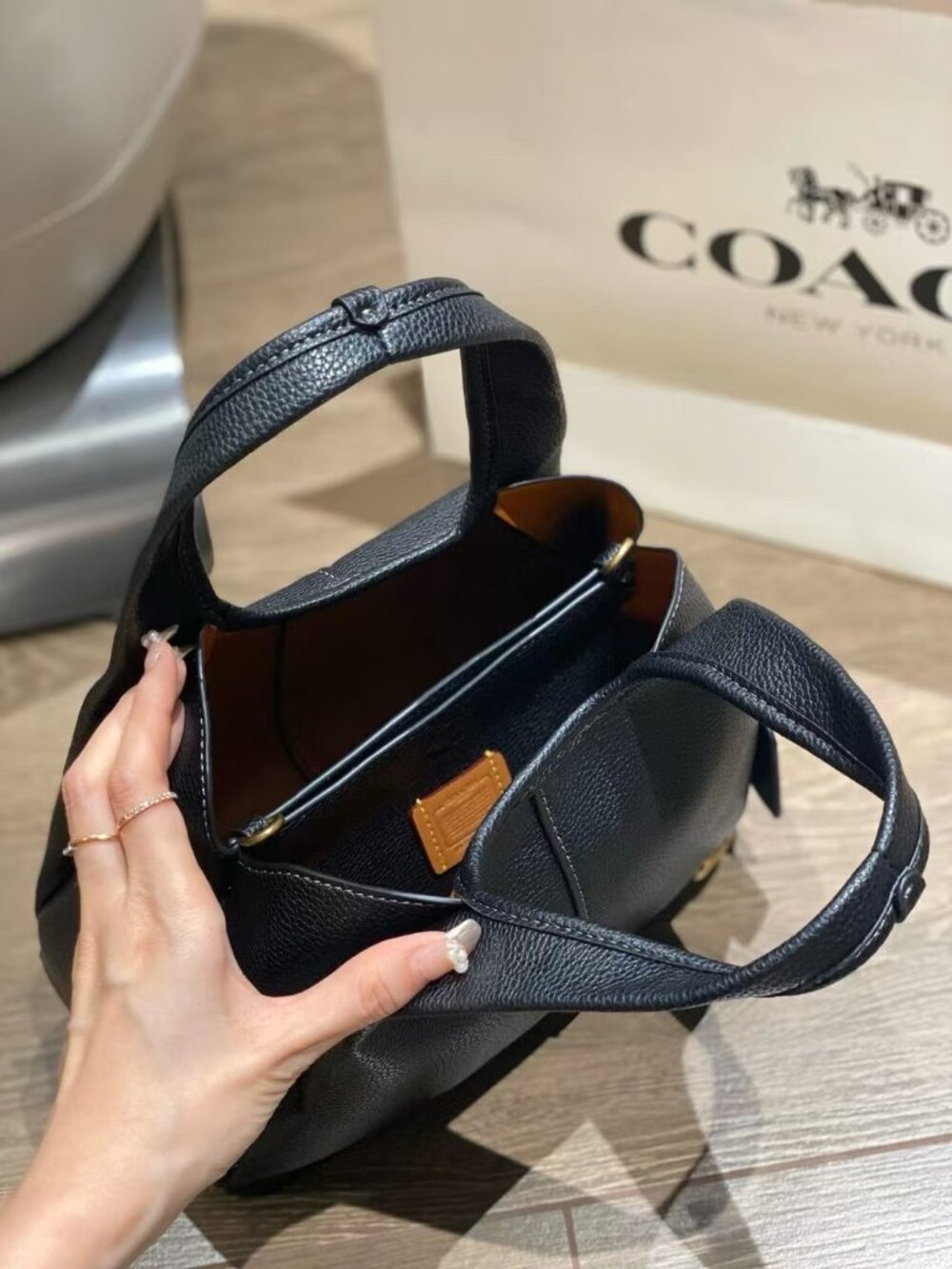 Coach Lana Shoulder Bag 19cm black - Picture 2 of 5